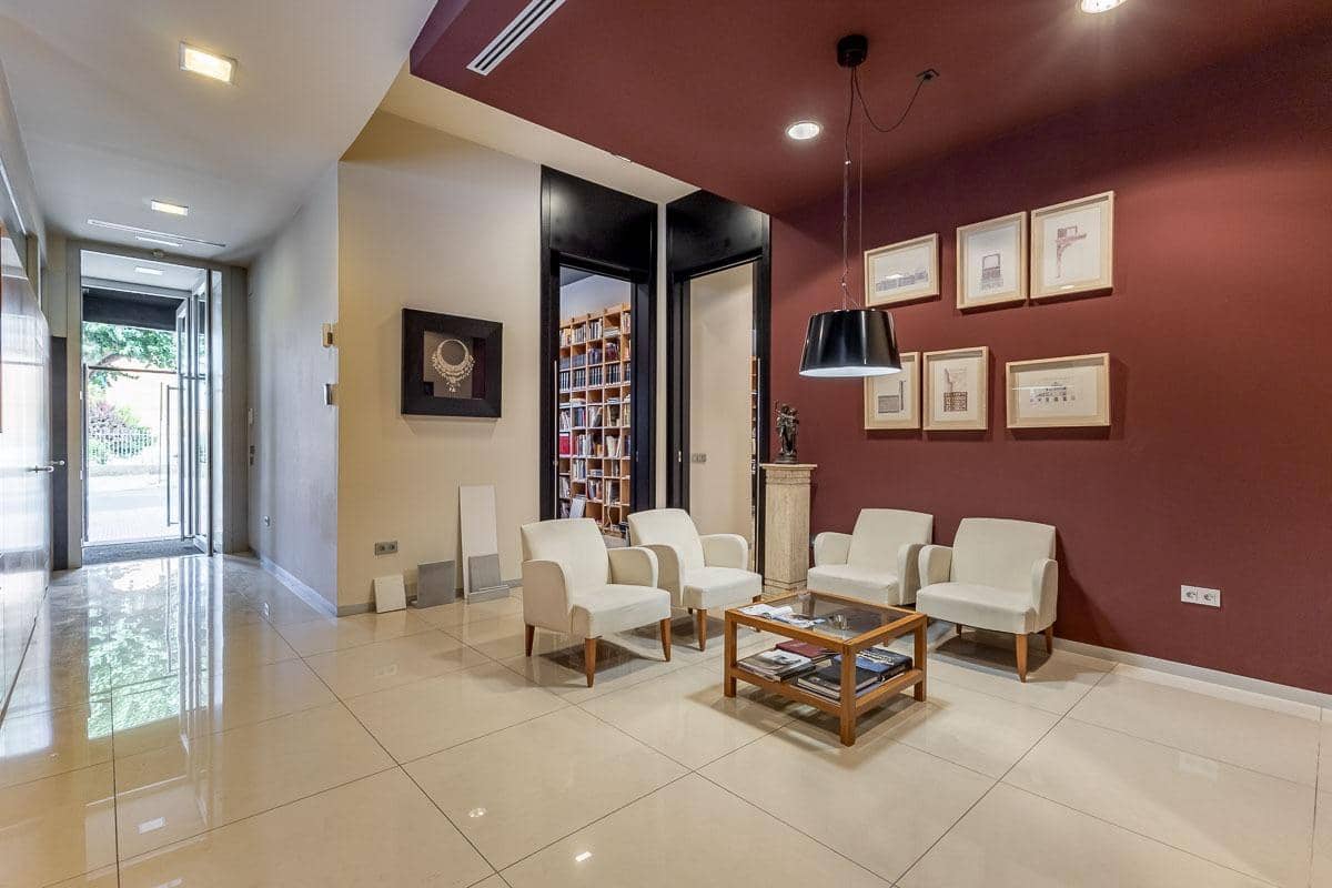 Kaupallinen myytävänä paikassa Granada kaupunki - 495 000 € (Ref: 9434299)