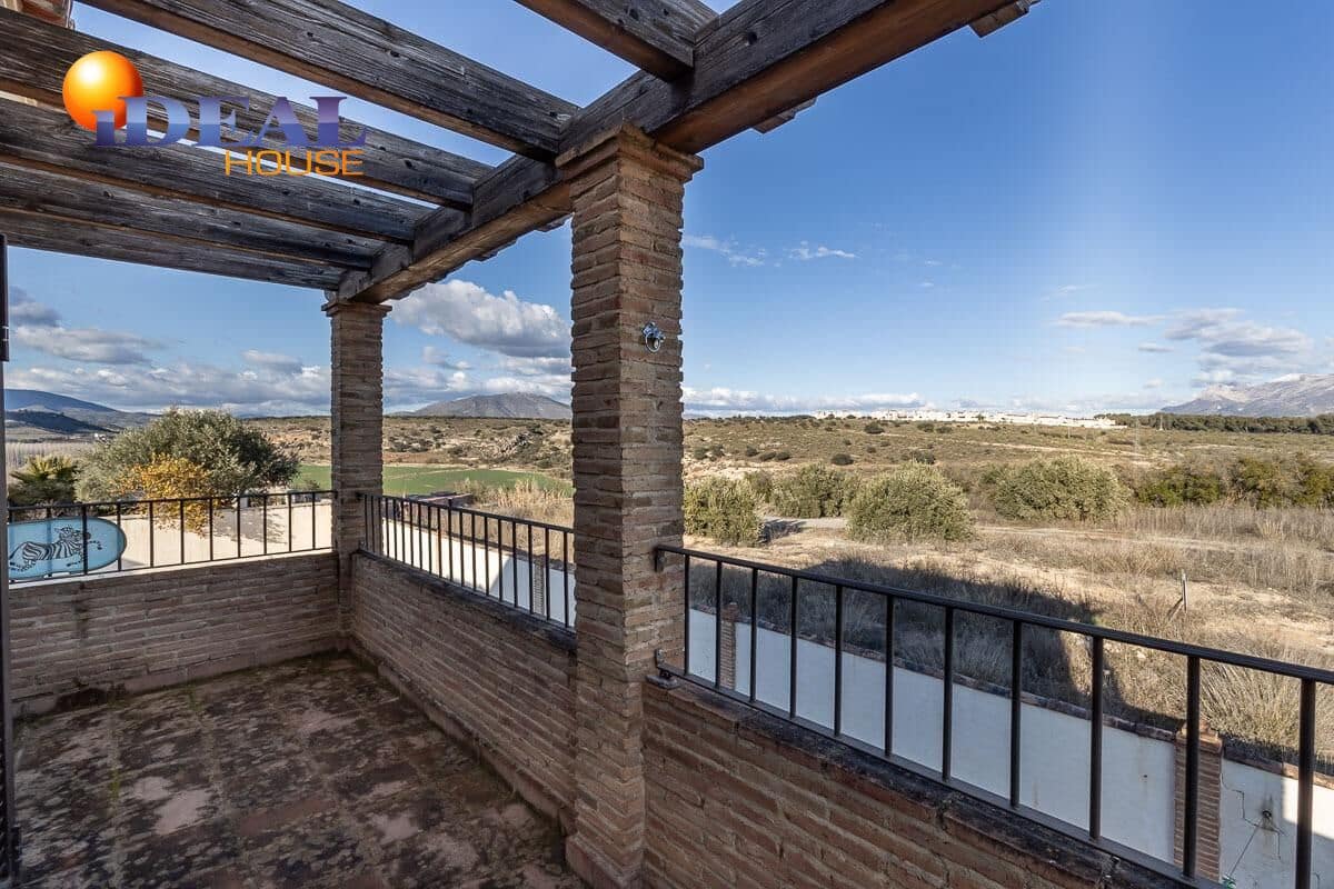 4 chambre Villa/Maison à vendre à Atarfe avec piscine garage - 395 000 € (Ref: 9434303)