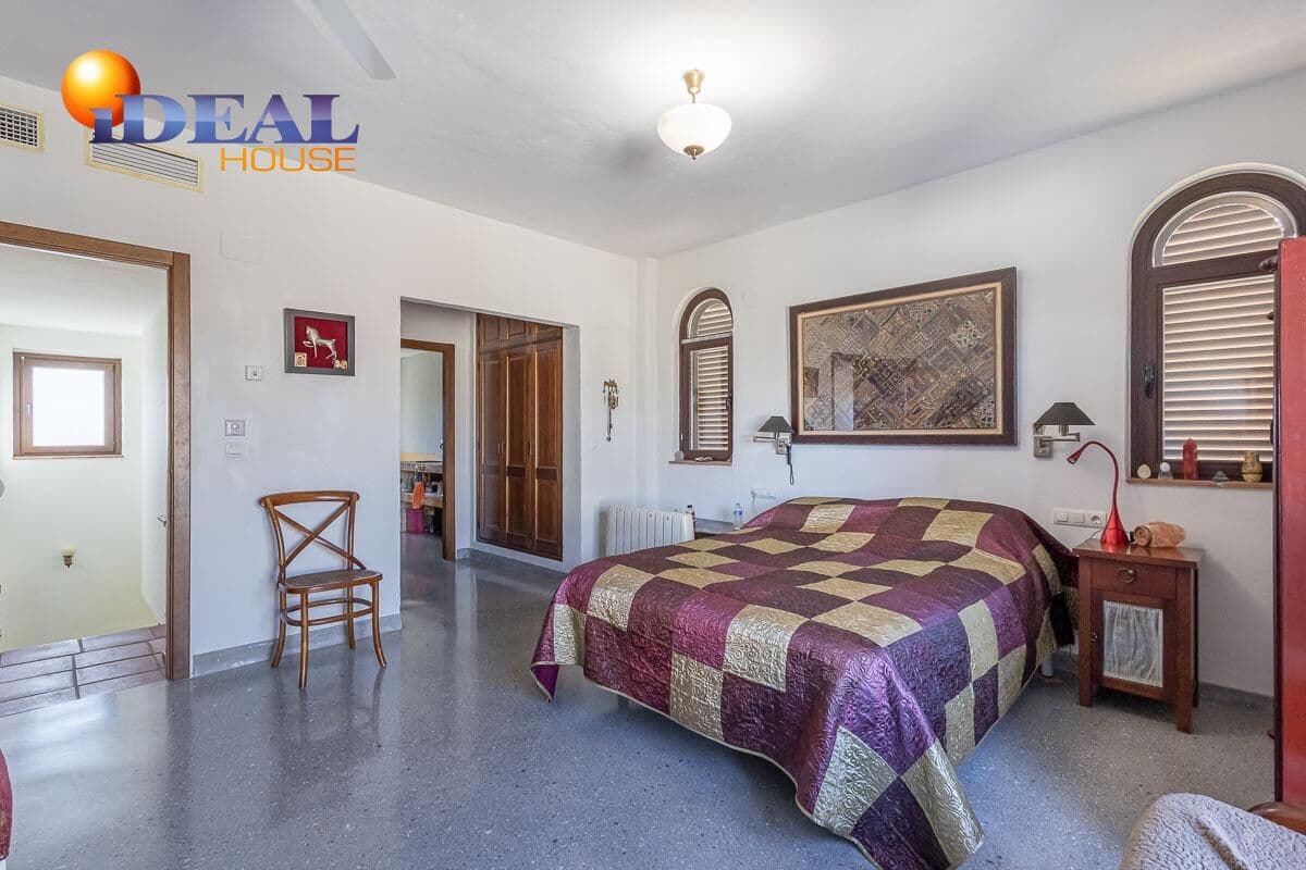 4 chambre Villa/Maison à vendre à Atarfe avec piscine garage - 395 000 € (Ref: 9434303)