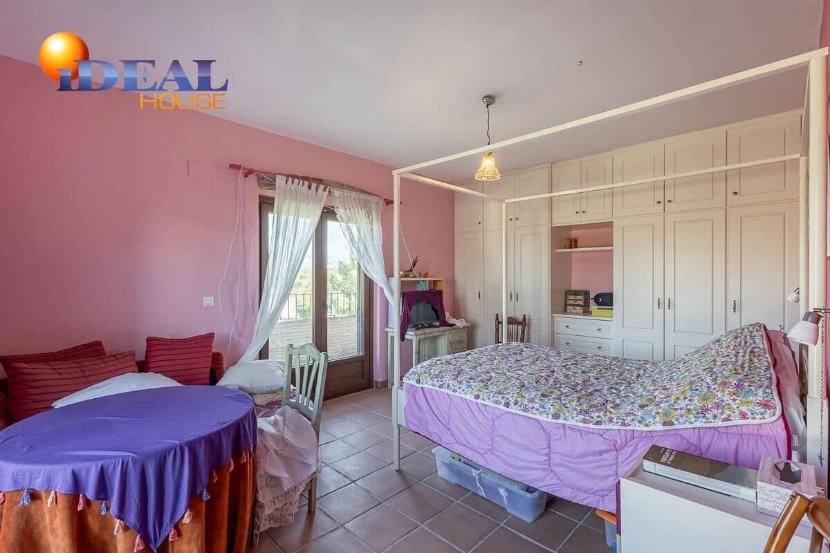 4 chambre Villa/Maison à vendre à Atarfe avec piscine garage - 395 000 € (Ref: 9434303)