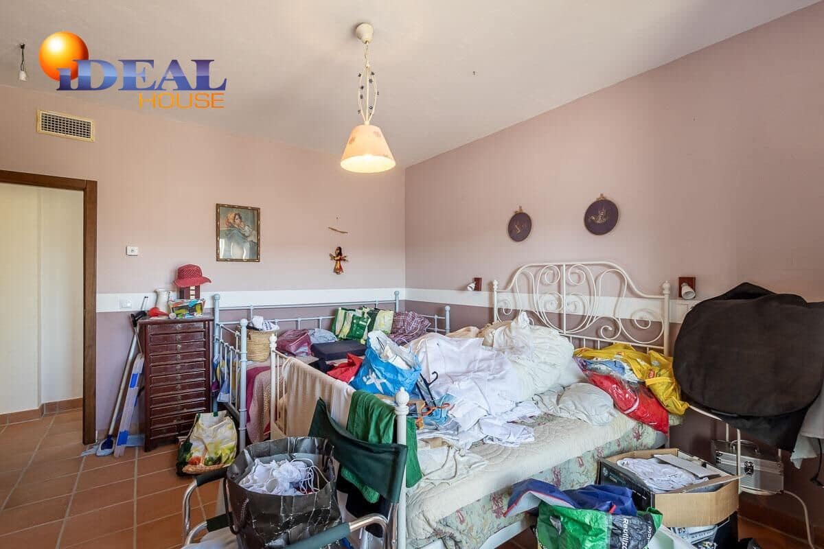 4 chambre Villa/Maison à vendre à Atarfe avec piscine garage - 395 000 € (Ref: 9434303)