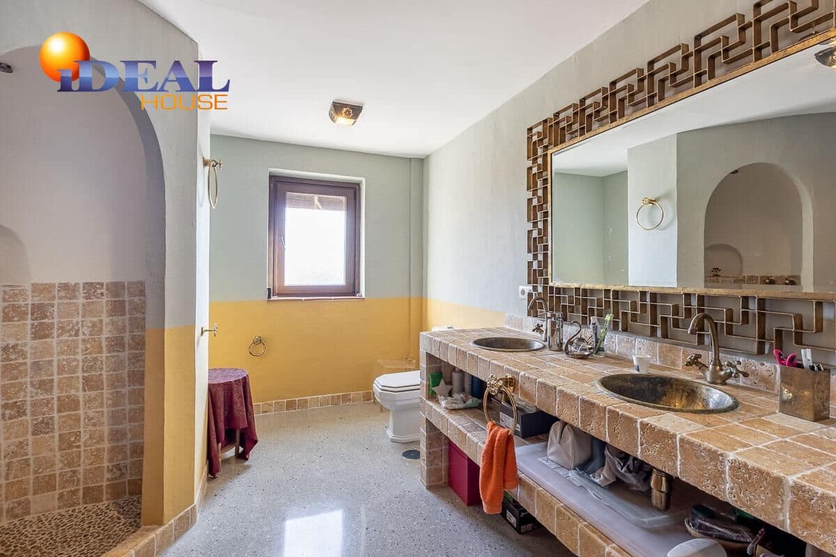 4 chambre Villa/Maison à vendre à Atarfe avec piscine garage - 395 000 € (Ref: 9434303)