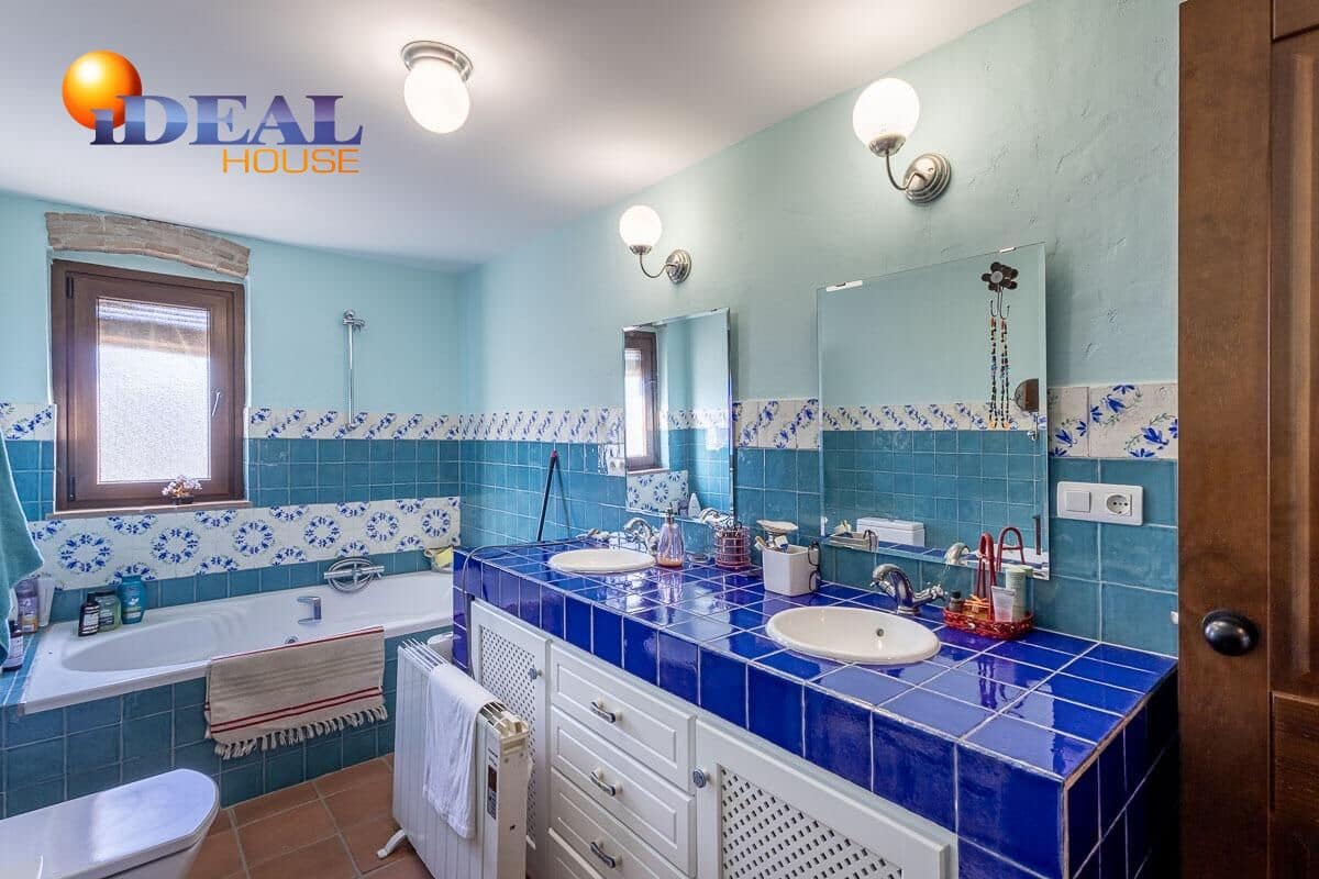 4 chambre Villa/Maison à vendre à Atarfe avec piscine garage - 395 000 € (Ref: 9434303)