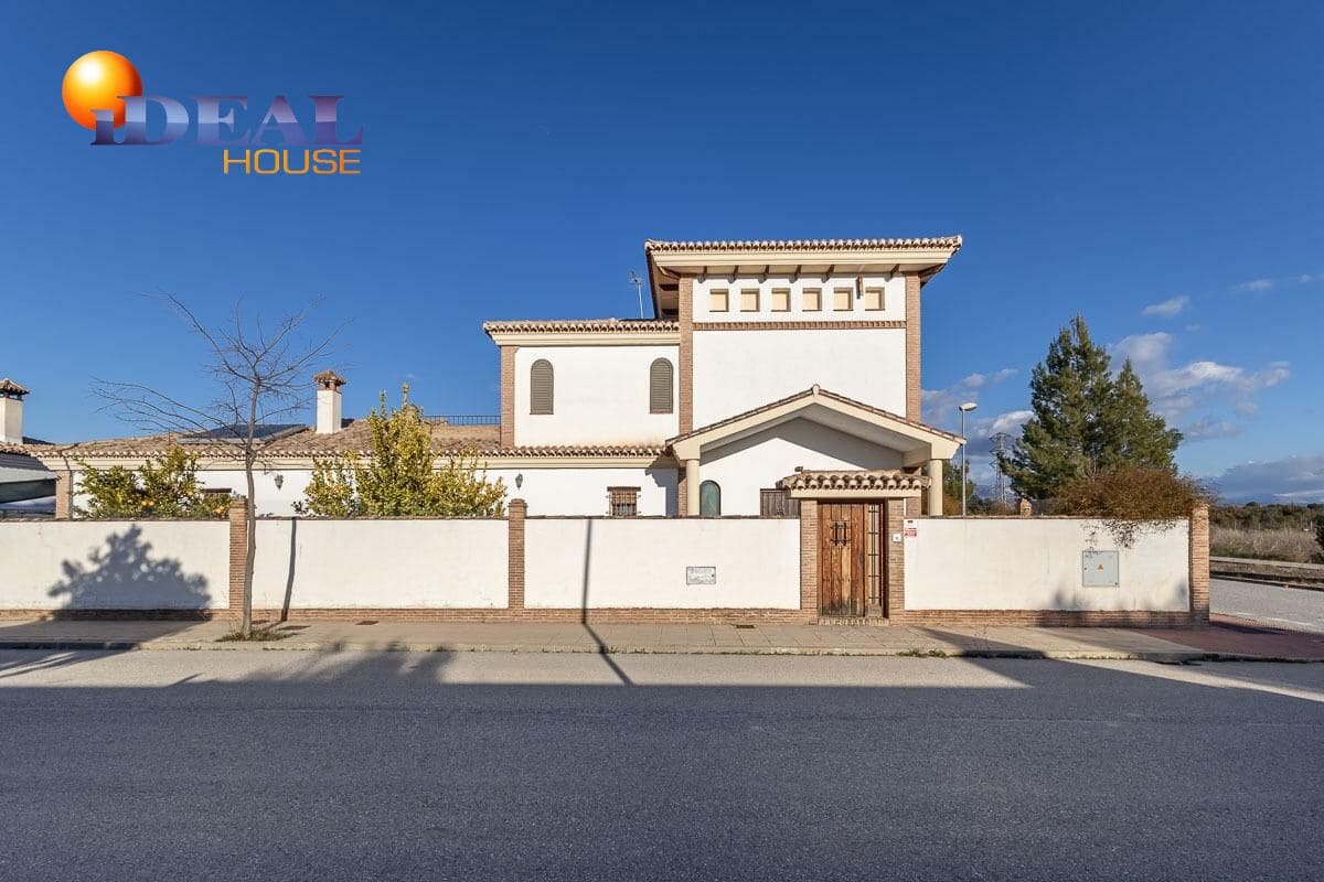 4 chambre Villa/Maison à vendre à Atarfe avec piscine garage - 395 000 € (Ref: 9434303)