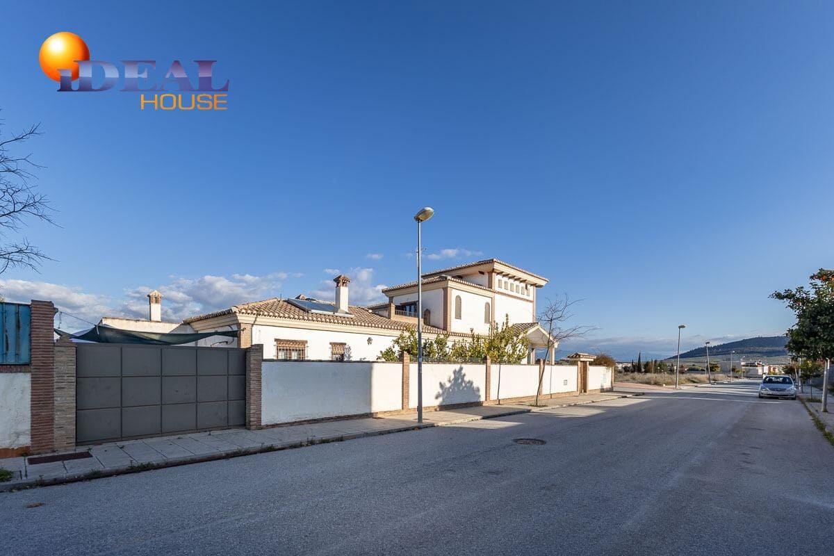 4 chambre Villa/Maison à vendre à Atarfe avec piscine garage - 395 000 € (Ref: 9434303)