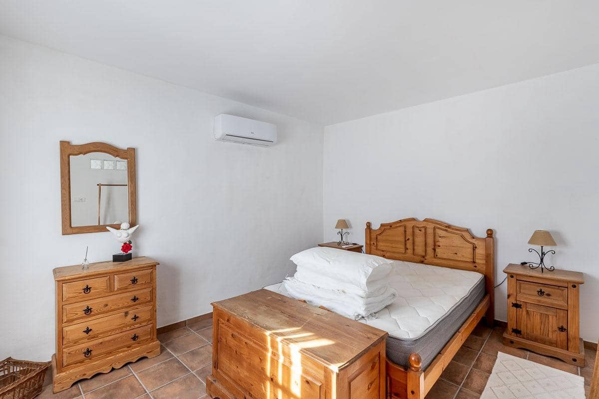 4 makuuhuone Omakotitalo myytävänä paikassa Arenas del Rey mukana 
autotalli - 155 000 € (Ref: 9434305)