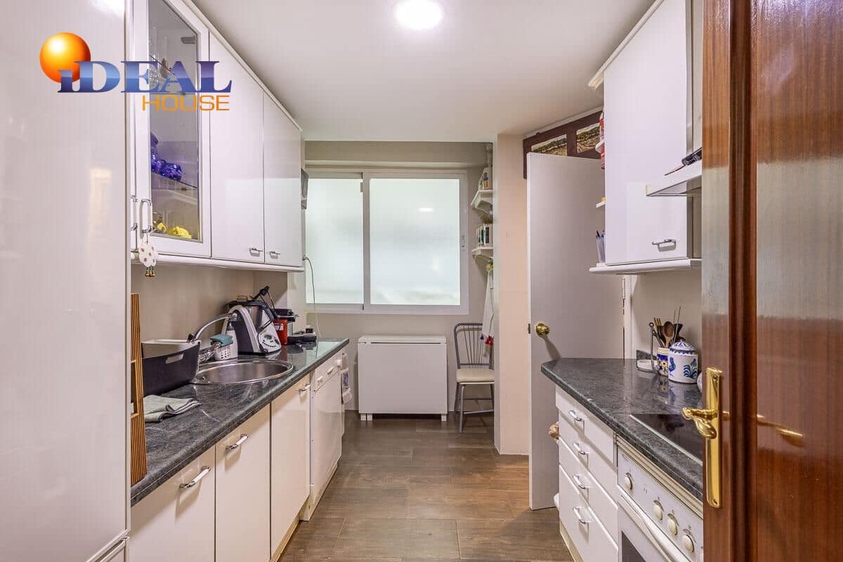 Piso de 3 habitaciones en Granada ciudad en venta con garaje - 479.900 € (Ref: 9434306)