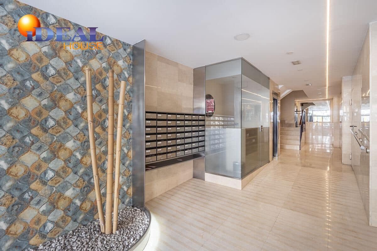 Piso de 3 habitaciones en Granada ciudad en venta con garaje - 479.900 € (Ref: 9434306)