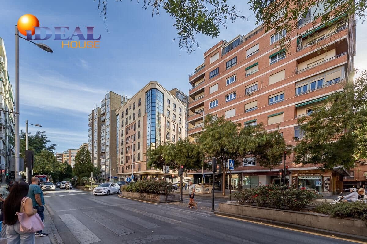 Piso de 3 habitaciones en Granada ciudad en venta con garaje - 479.900 € (Ref: 9434306)