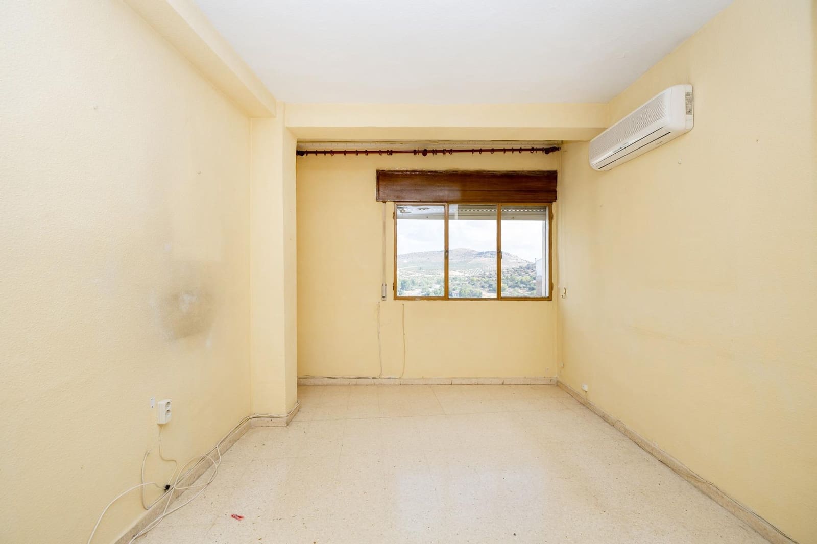 3 bedroom Flat for sale in Iznalloz - € 30,000 (Ref: 9434307)