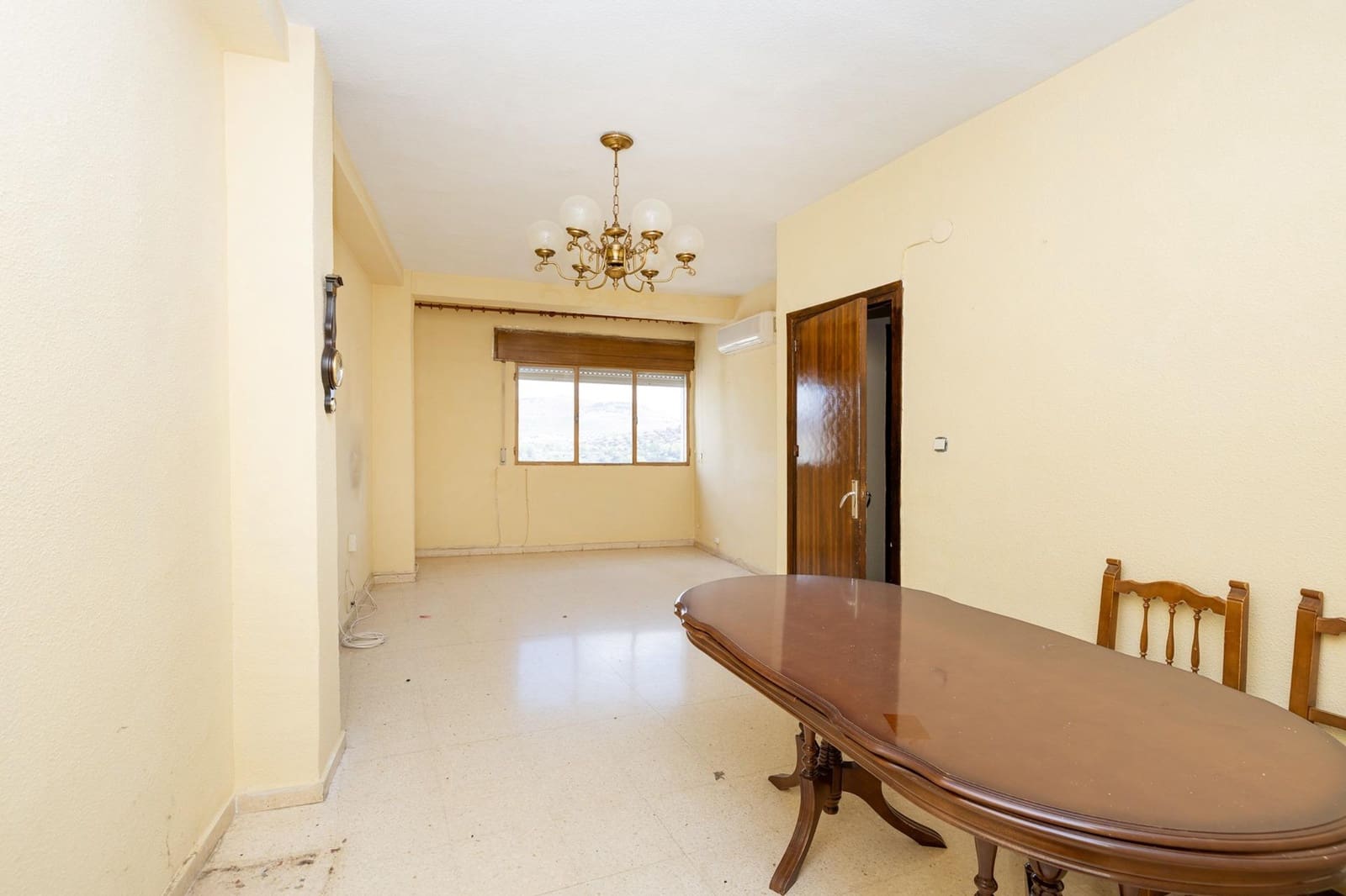 3 bedroom Flat for sale in Iznalloz - € 30,000 (Ref: 9434307)