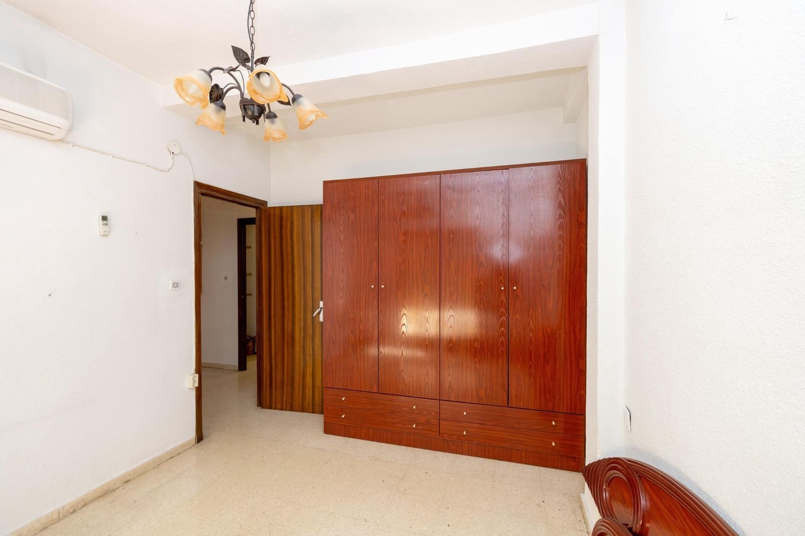 3 bedroom Flat for sale in Iznalloz - € 30,000 (Ref: 9434307)