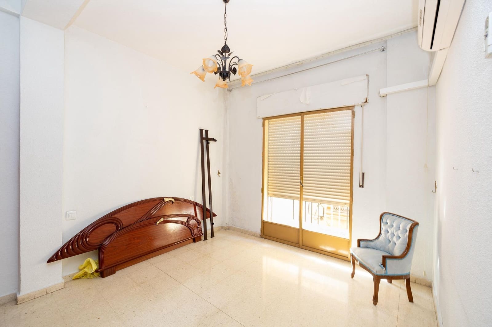 3 bedroom Flat for sale in Iznalloz - € 30,000 (Ref: 9434307)