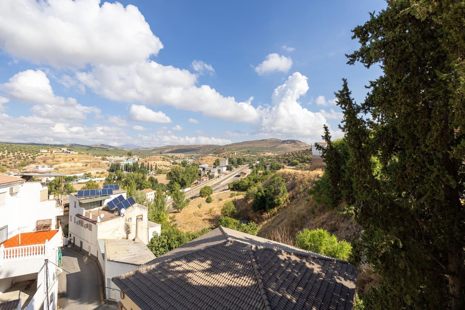 3 bedroom Flat for sale in Iznalloz - € 30,000 (Ref: 9434307)