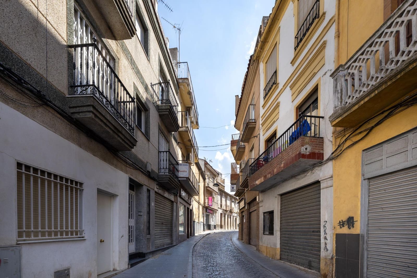 3 bedroom Flat for sale in Iznalloz - € 30,000 (Ref: 9434307)