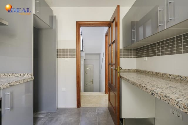 3 slaapkamer Rijtjeshuis te koop in Güevéjar met garage - € 165.000 (Ref: 9434316)