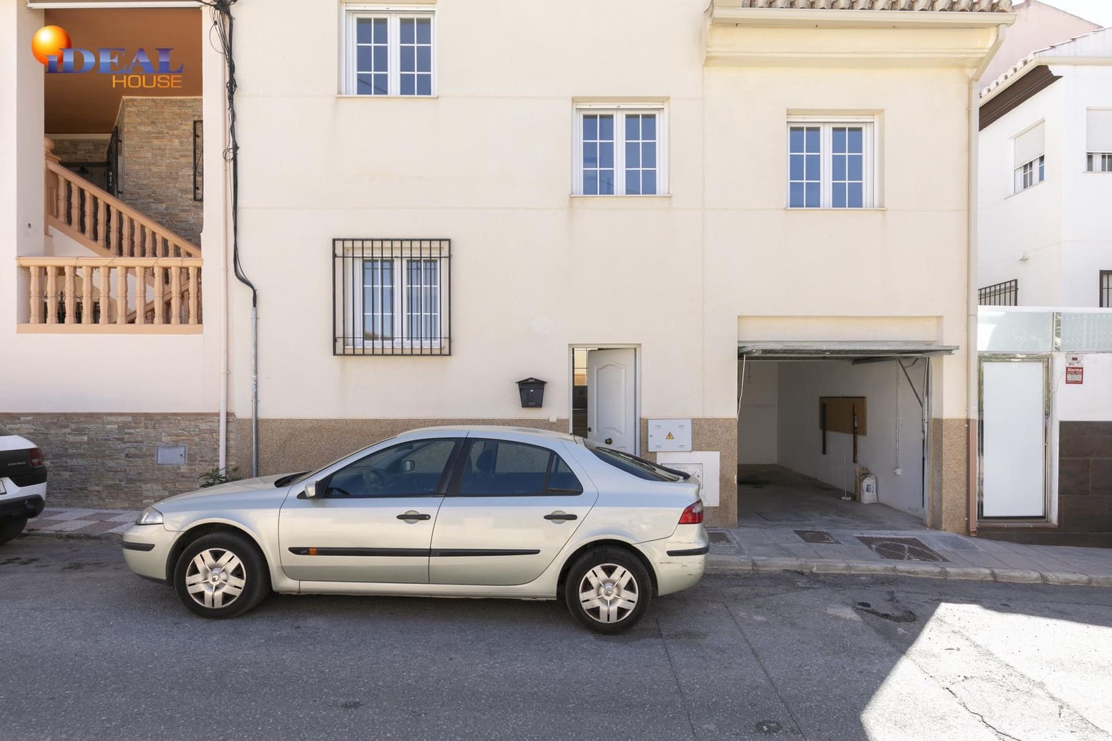 3 slaapkamer Rijtjeshuis te koop in Guevejar met garage - € 165.000 (Ref: 9434316)