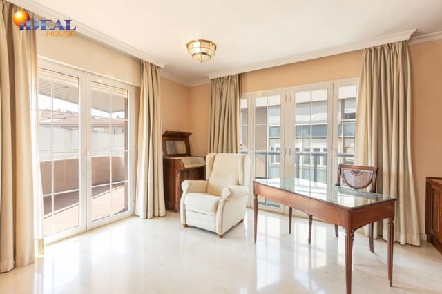 4 soveværelse Lejlighed til salg i Centro - Sagrario, Granada by med garage - € 580.000 (Ref: 9434318)