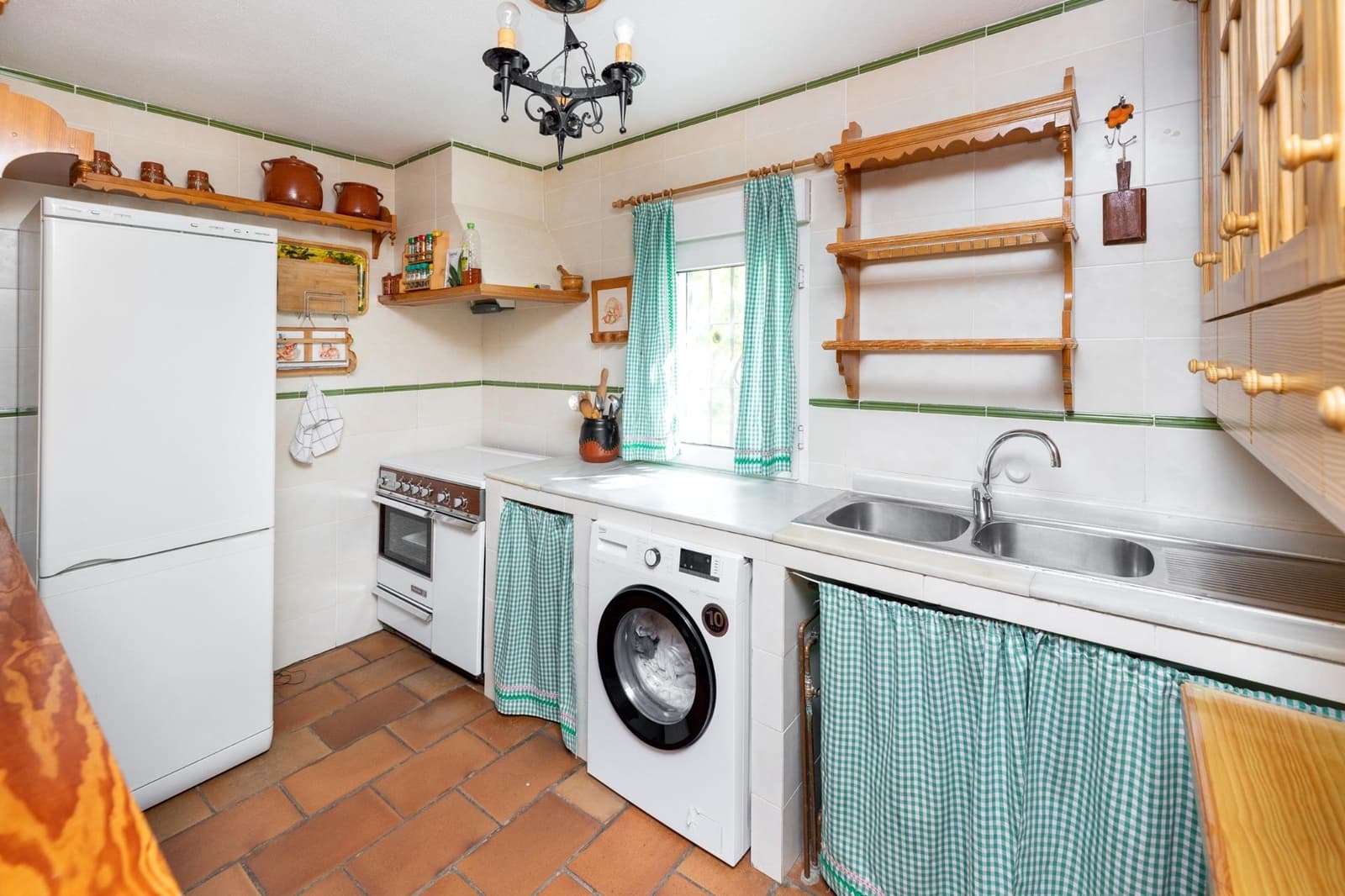 6 soveværelse Finca/Landehus til salg i Guejar Sierra med garage - € 439.000 (Ref: 9434321)