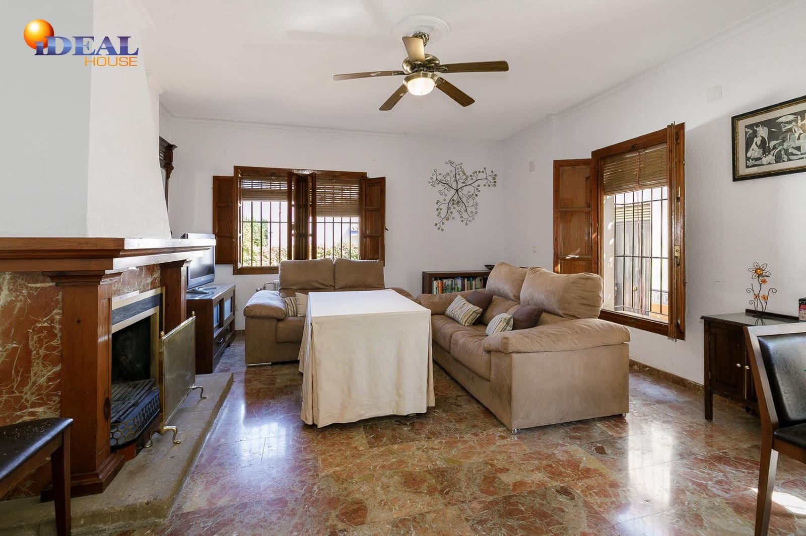 4 bedroom Villa for sale in Ogijares with pool garage - € 325,000 (Ref: 9434323)