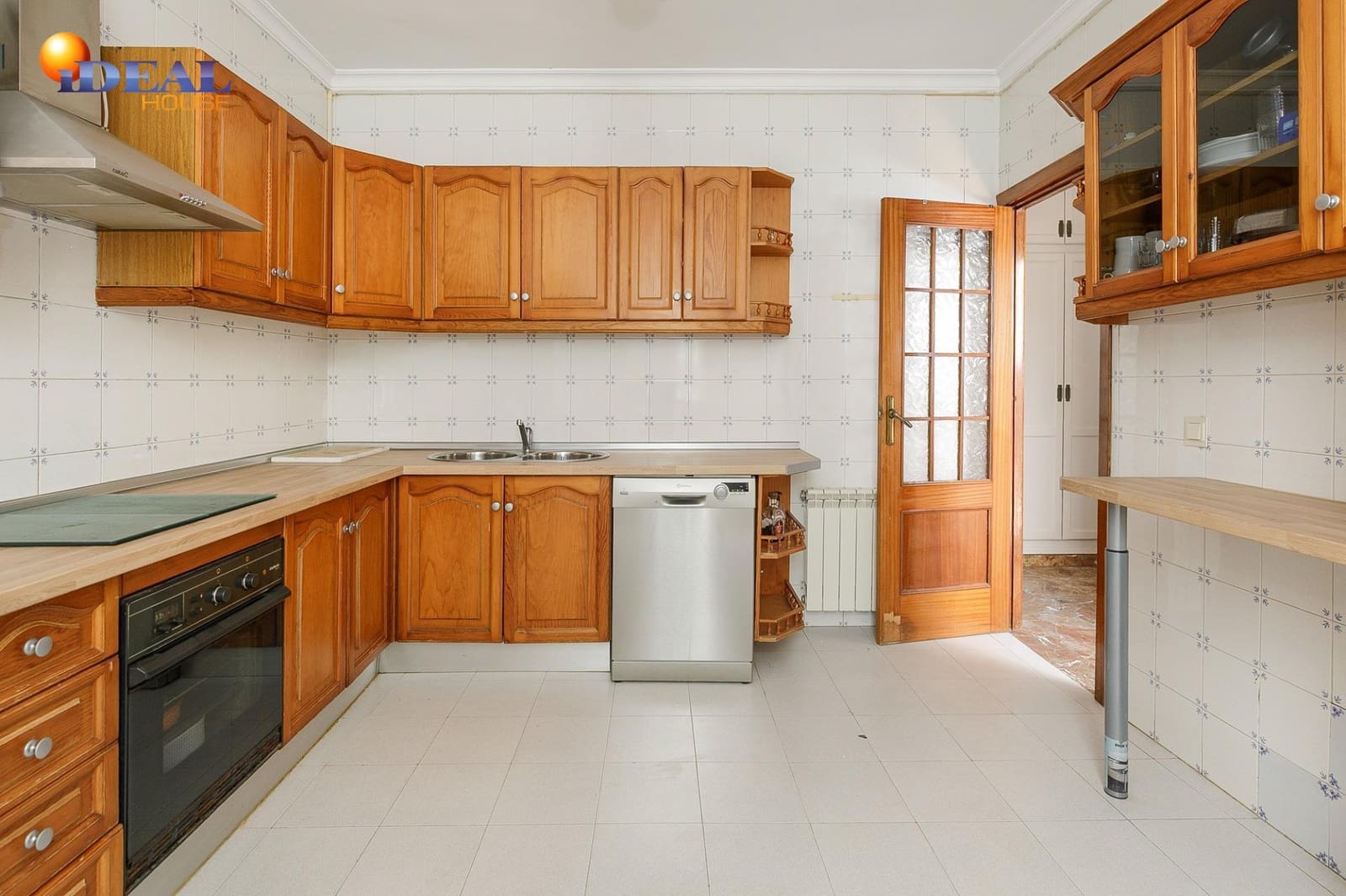 4 bedroom Villa for sale in Ogijares with pool garage - € 325,000 (Ref: 9434323)