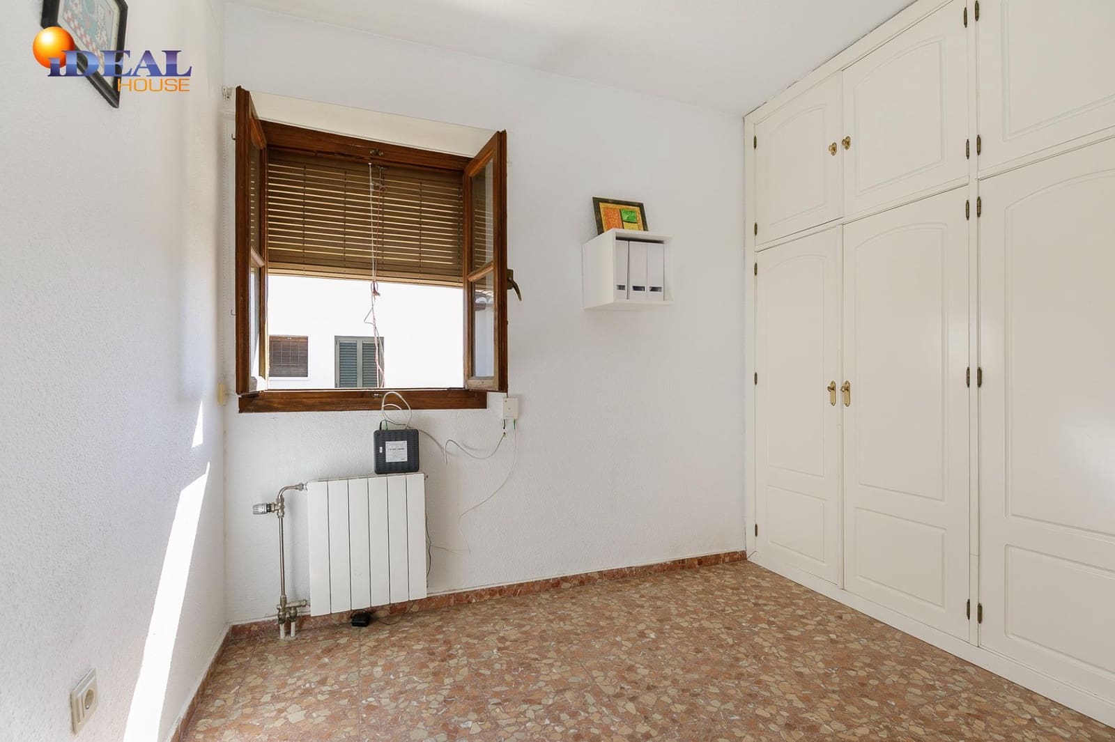 4 bedroom Villa for sale in Ogijares with pool garage - € 325,000 (Ref: 9434323)