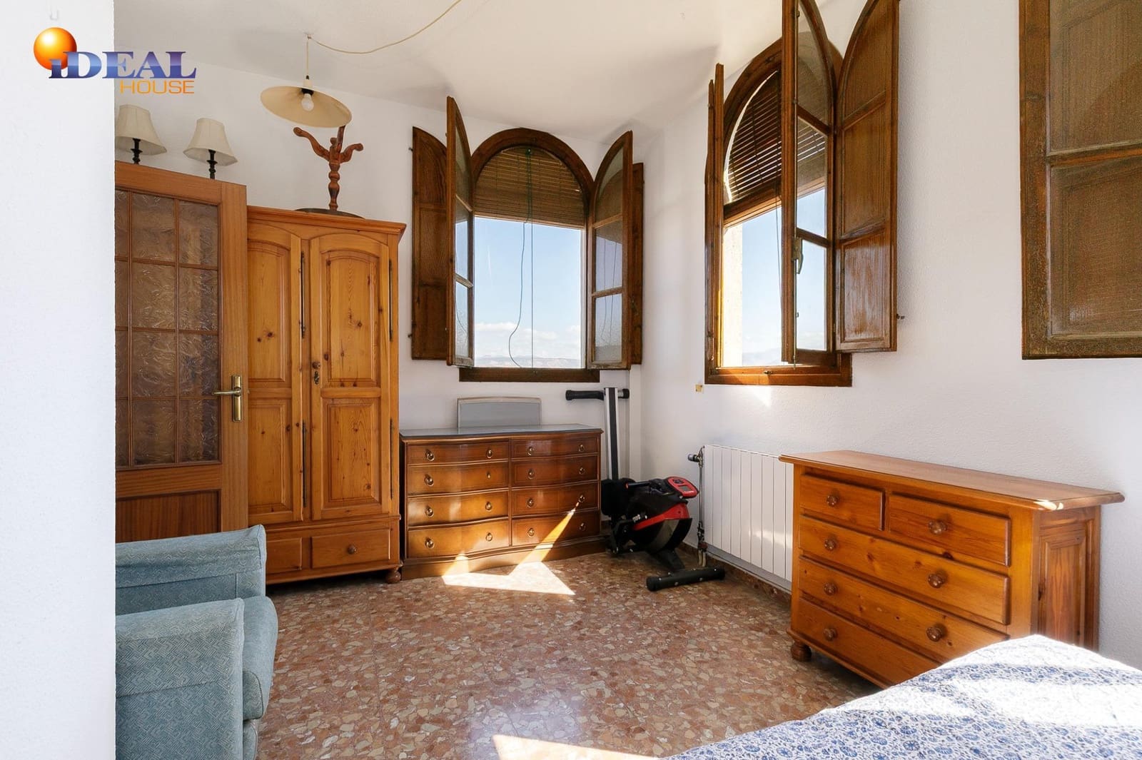 4 bedroom Villa for sale in Ogijares with pool garage - € 325,000 (Ref: 9434323)