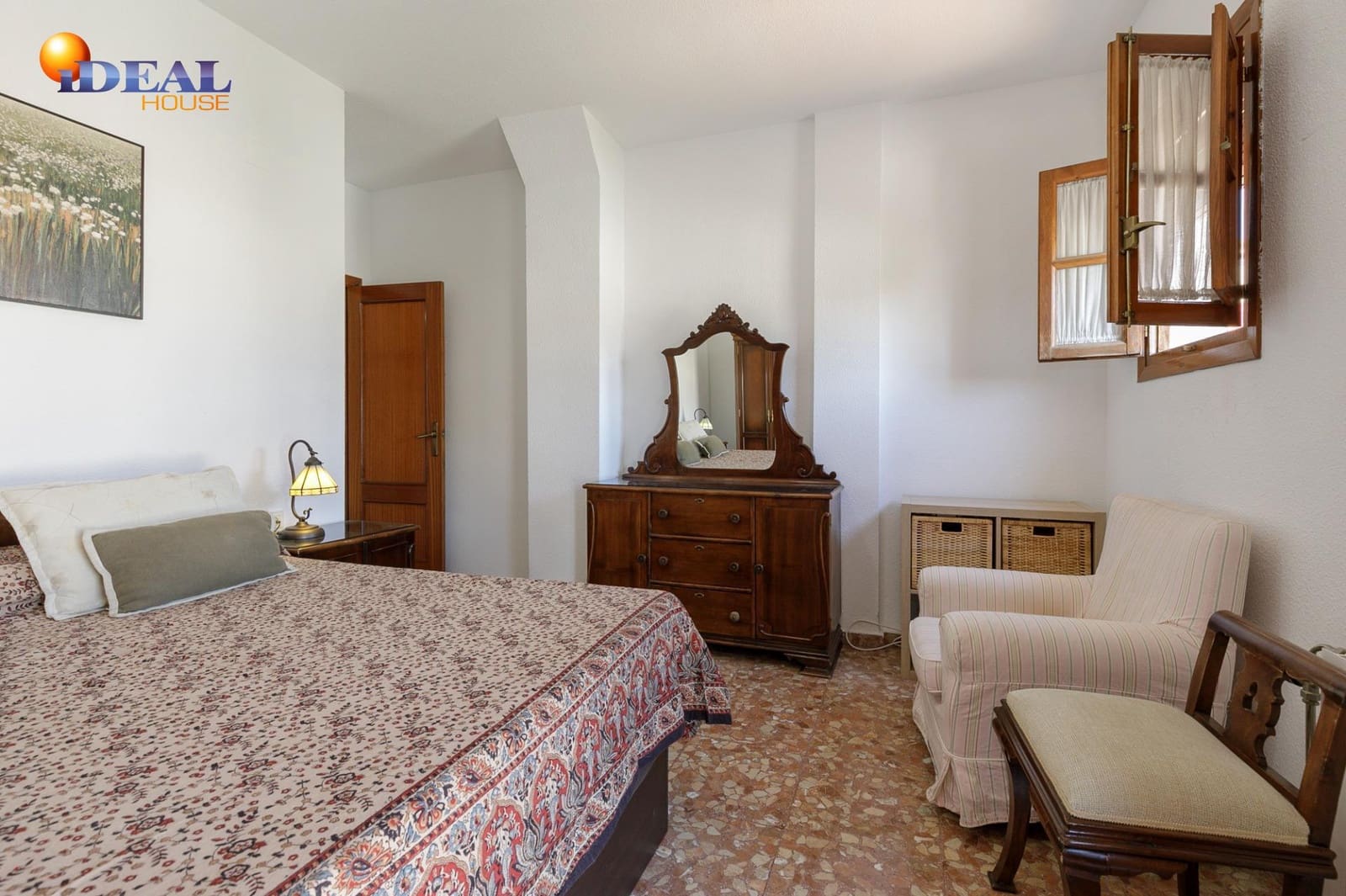 4 bedroom Villa for sale in Ogijares with pool garage - € 325,000 (Ref: 9434323)