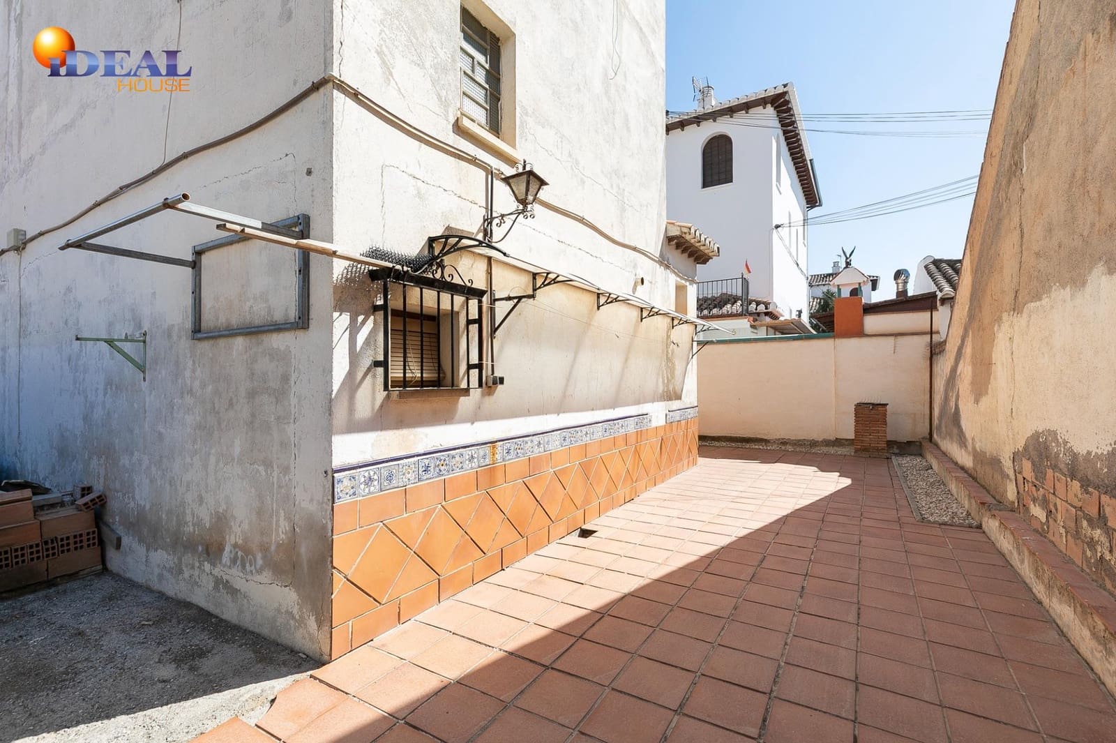 4 bedroom Villa for sale in Ogijares with pool garage - € 325,000 (Ref: 9434323)