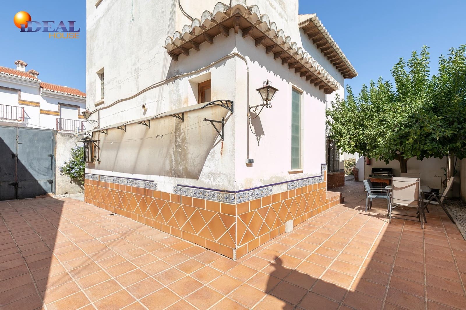 4 bedroom Villa for sale in Ogijares with pool garage - € 325,000 (Ref: 9434323)