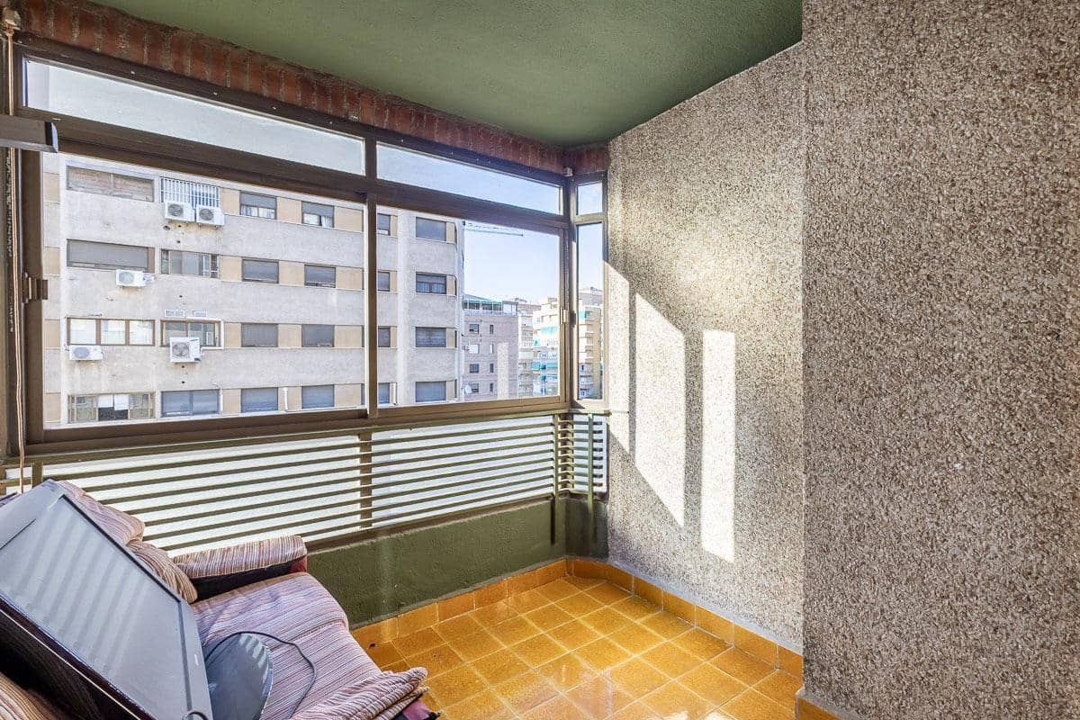 4 slaapkamer Flat te koop in Granada stad - € 369.000 (Ref: 9434325)