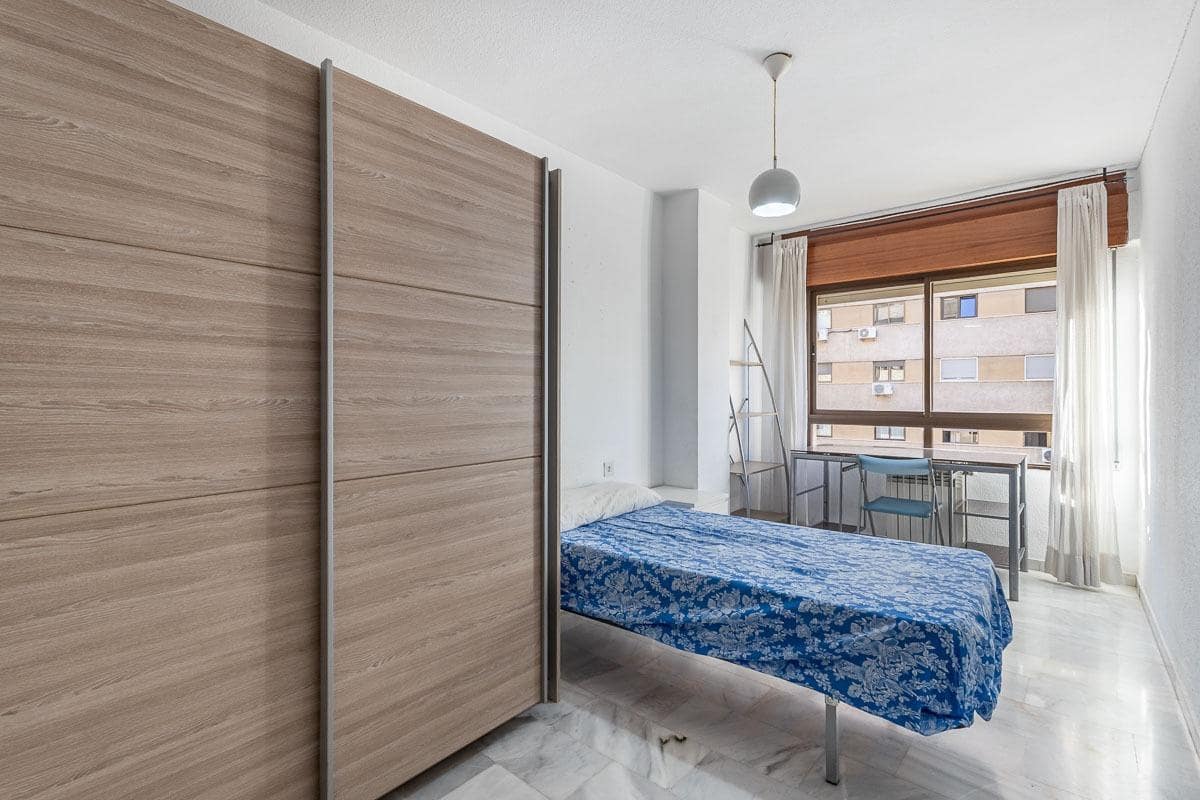 4 slaapkamer Flat te koop in Granada stad - € 369.000 (Ref: 9434325)