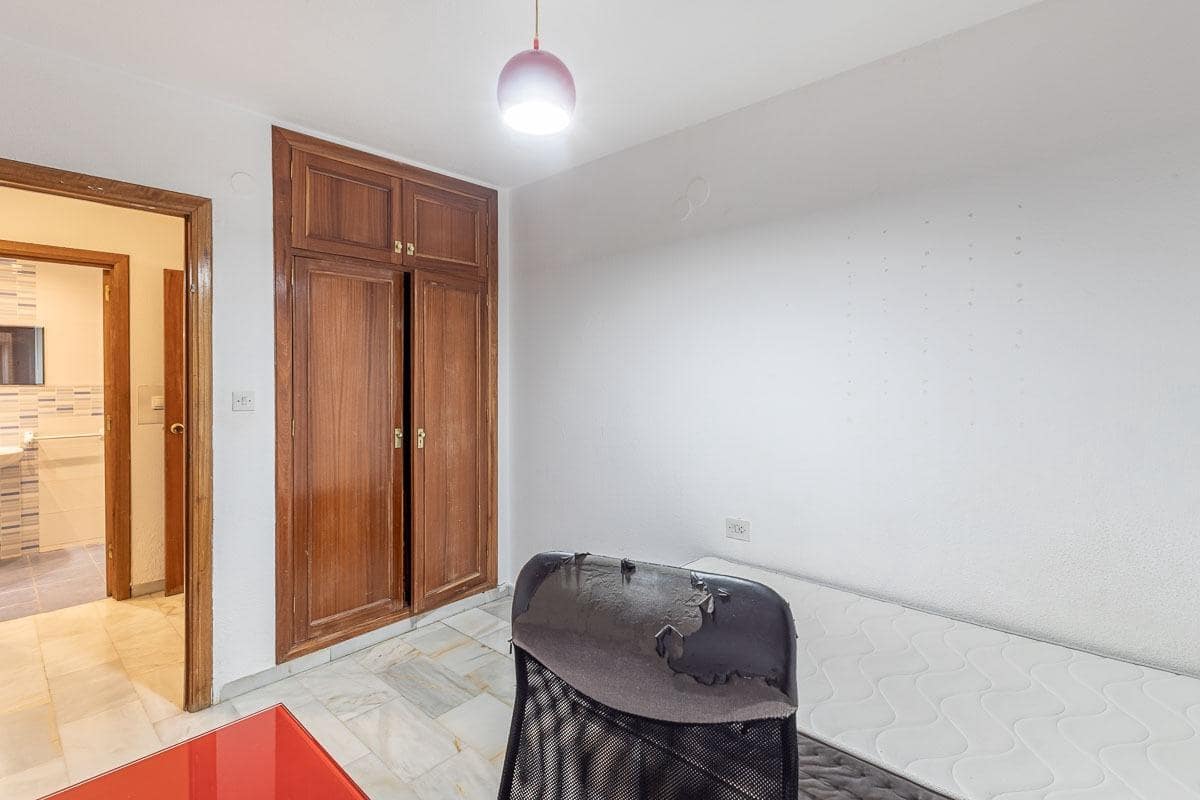 4 slaapkamer Flat te koop in Granada stad - € 369.000 (Ref: 9434325)