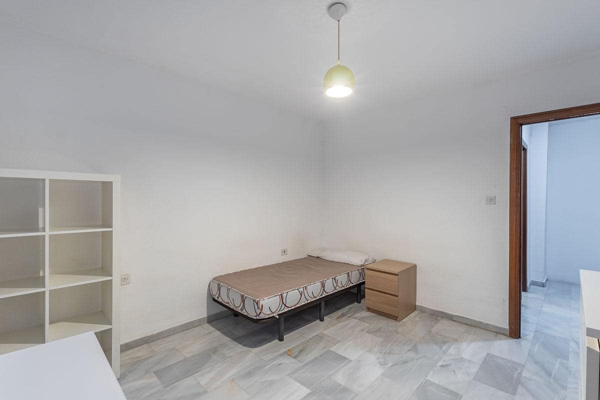 4 slaapkamer Flat te koop in Granada stad - € 369.000 (Ref: 9434325)