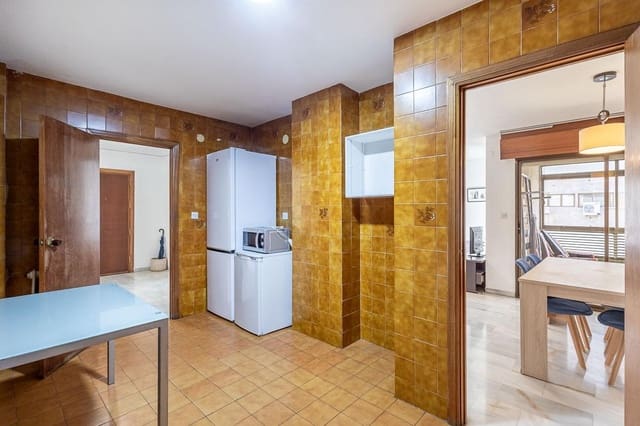 4 slaapkamer Flat te koop in Camino de Ronda - Rosaleda, Granada stad - € 369.000 (Ref: 9434325)