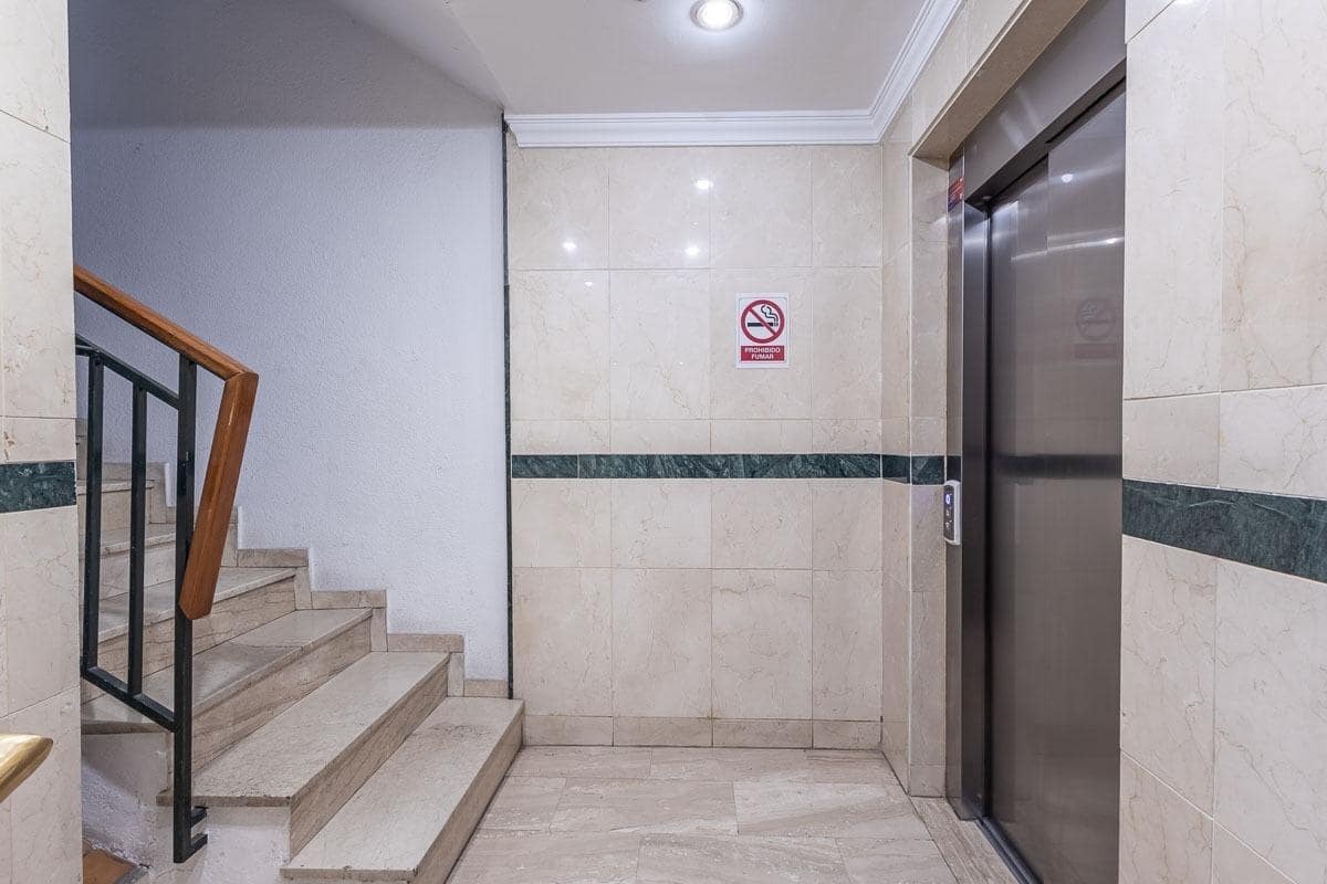 4 slaapkamer Flat te koop in Granada stad - € 369.000 (Ref: 9434325)