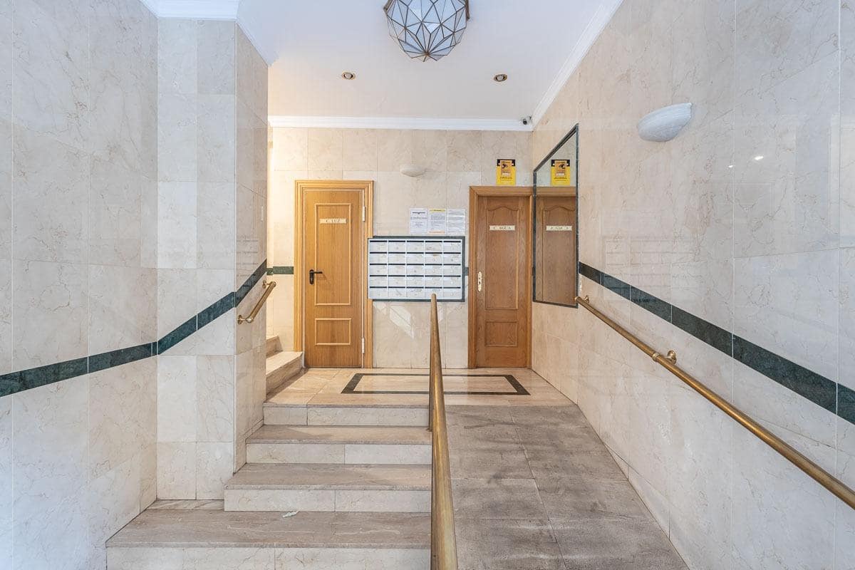 4 slaapkamer Flat te koop in Granada stad - € 369.000 (Ref: 9434325)