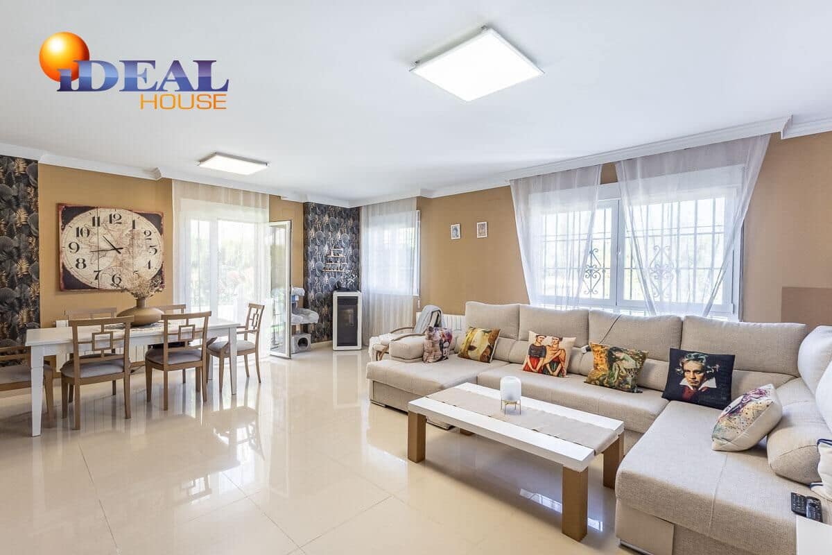 4 bedroom Villa for sale in Huetor Vega with pool - € 445,000 (Ref: 9434327)