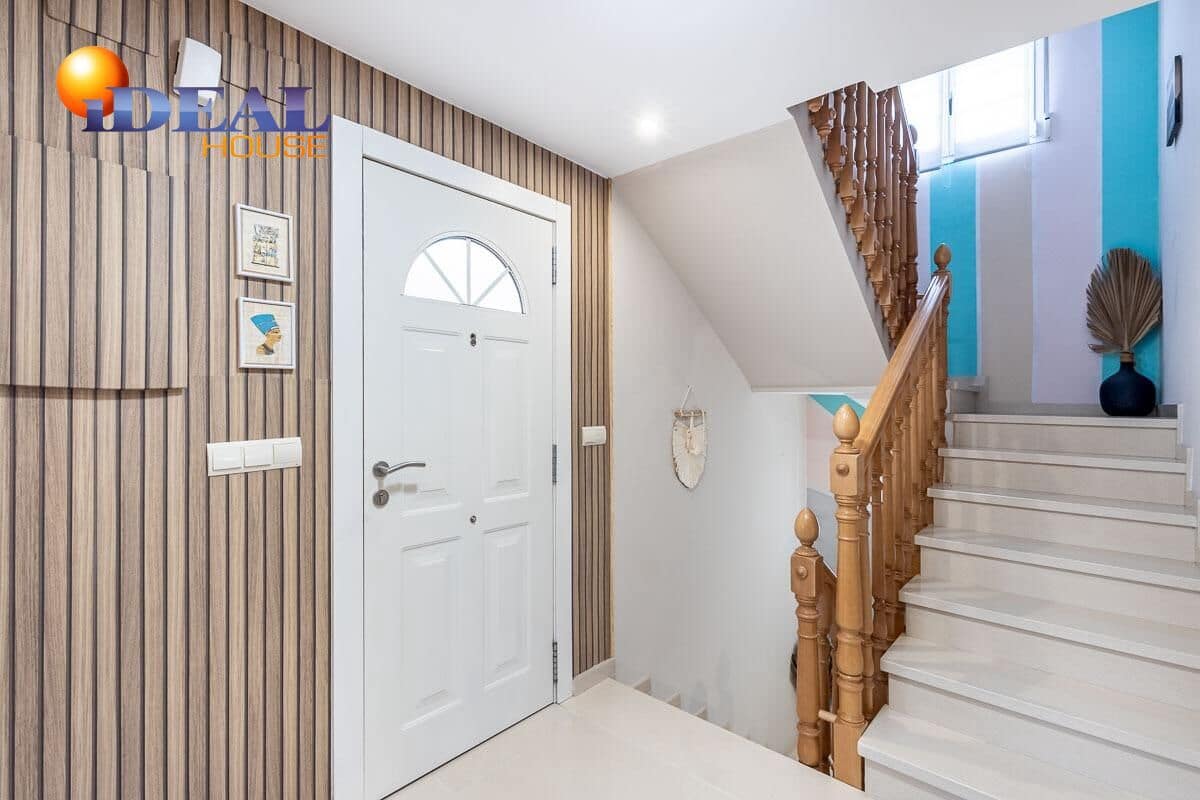 4 bedroom Villa for sale in Huetor Vega with pool - € 445,000 (Ref: 9434327)