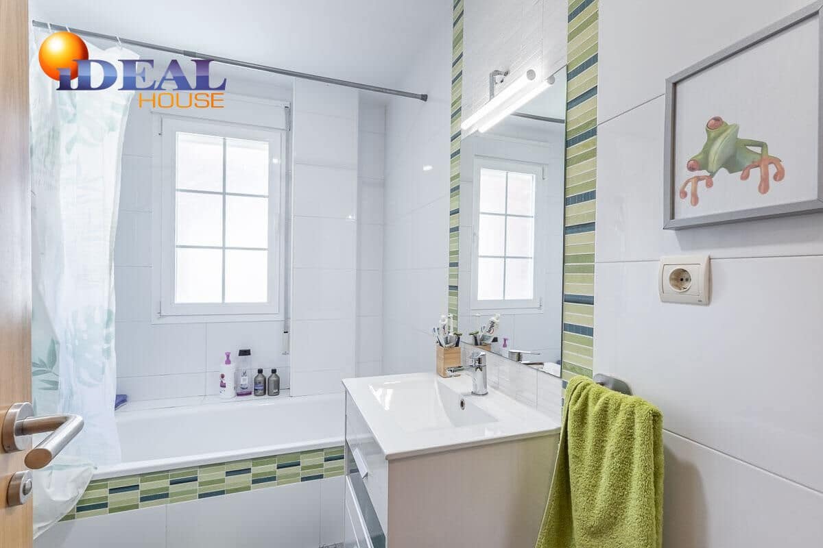 4 bedroom Villa for sale in Huetor Vega with pool - € 445,000 (Ref: 9434327)