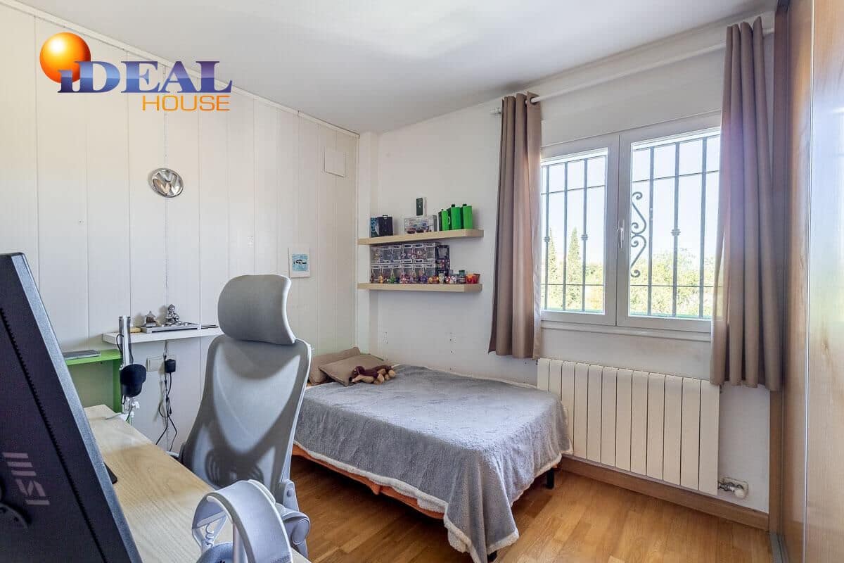 4 bedroom Villa for sale in Huetor Vega with pool - € 445,000 (Ref: 9434327)