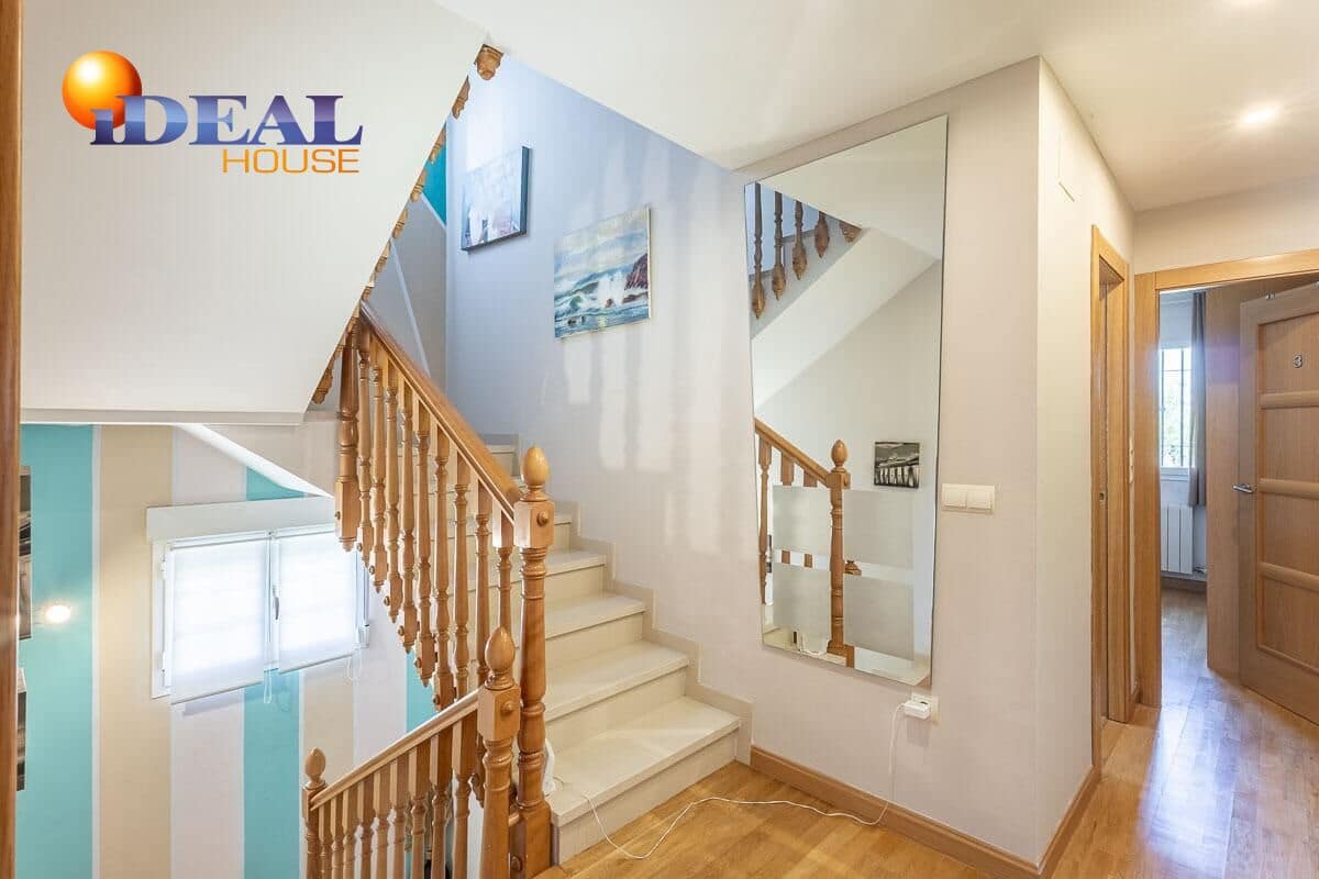 4 bedroom Villa for sale in Huetor Vega with pool - € 445,000 (Ref: 9434327)