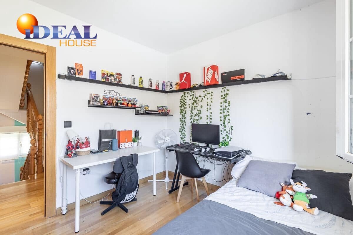 4 bedroom Villa for sale in Huetor Vega with pool - € 445,000 (Ref: 9434327)