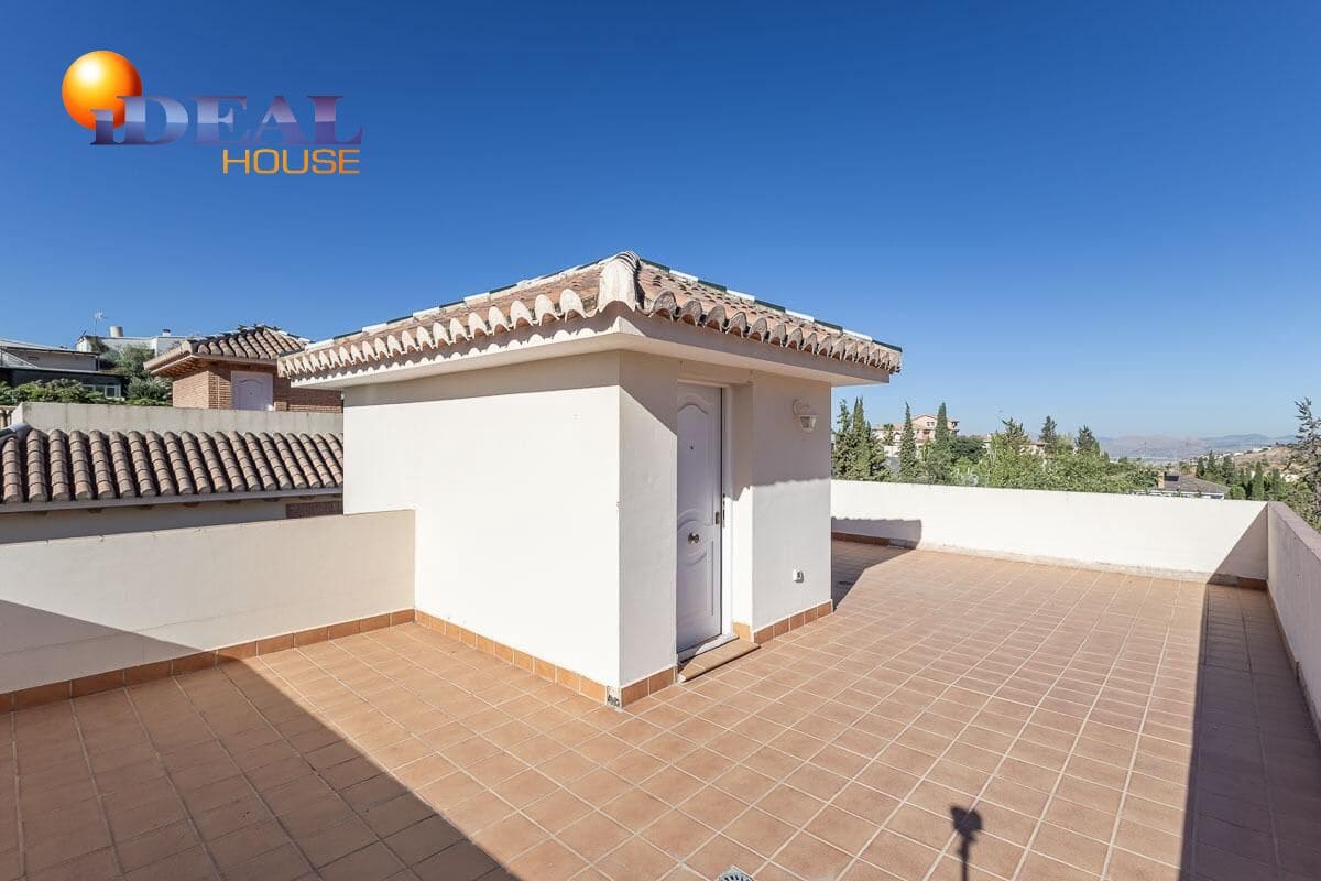 4 bedroom Villa for sale in Huetor Vega with pool - € 445,000 (Ref: 9434327)