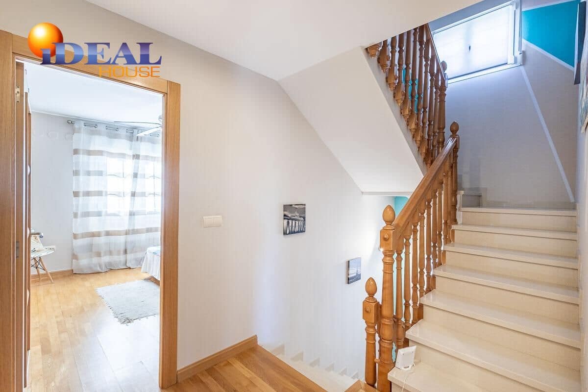 4 bedroom Villa for sale in Huetor Vega with pool - € 445,000 (Ref: 9434327)