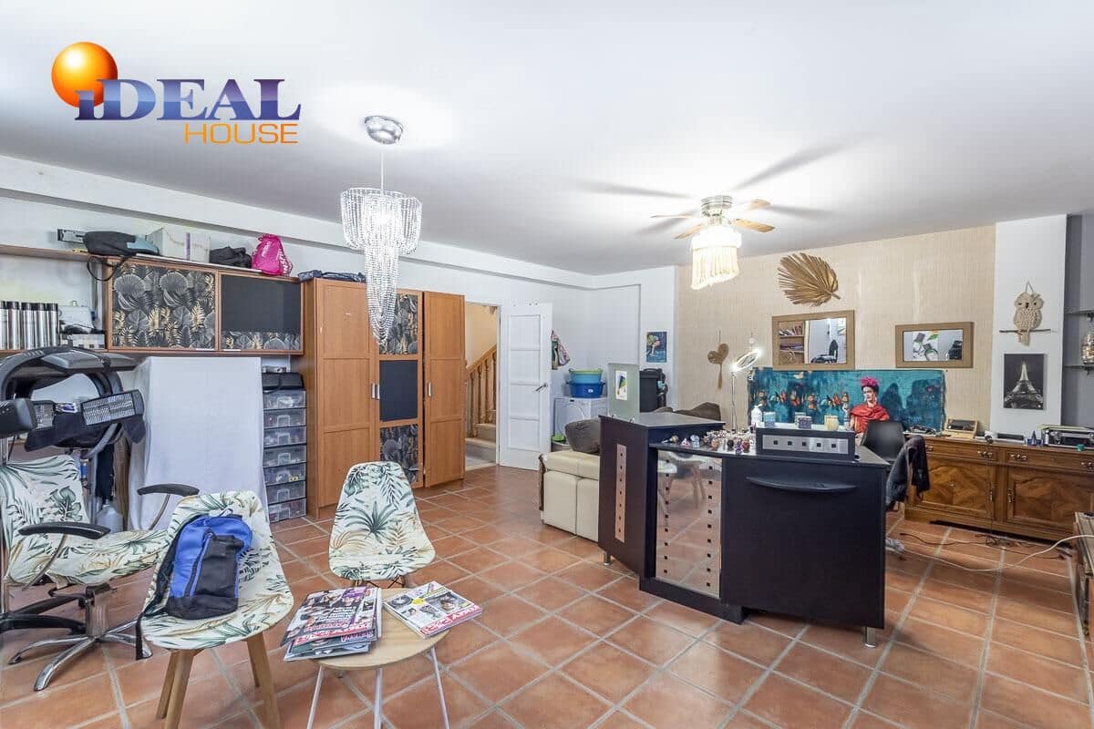 4 bedroom Villa for sale in Huetor Vega with pool - € 445,000 (Ref: 9434327)