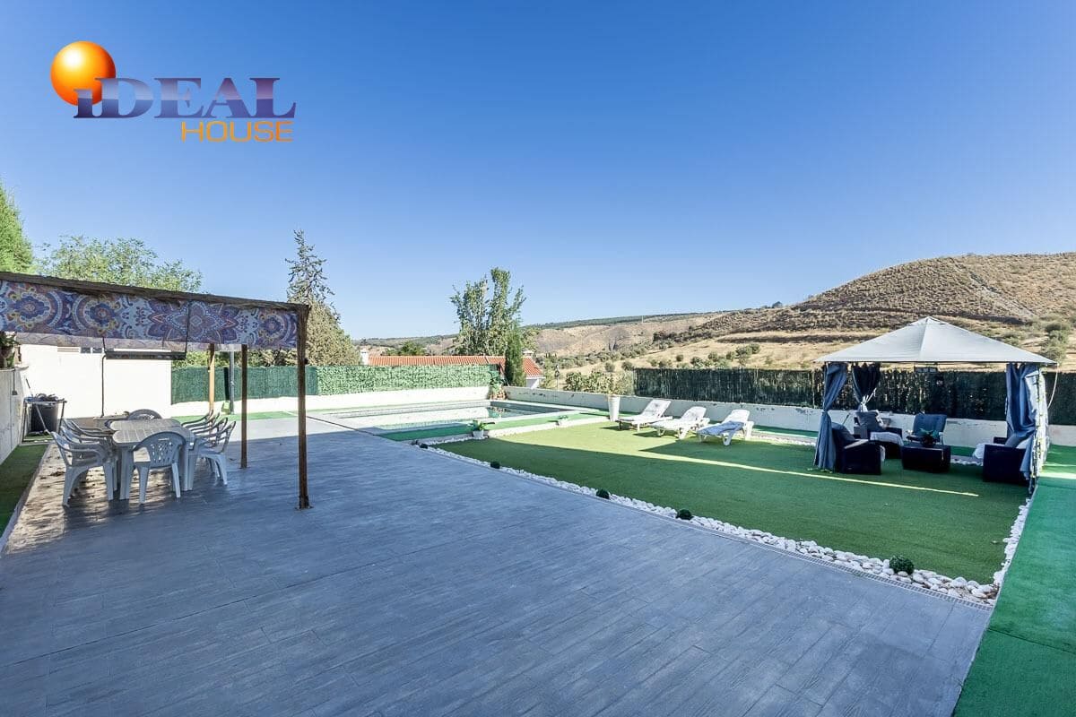 4 bedroom Villa for sale in Huetor Vega with pool - € 445,000 (Ref: 9434327)