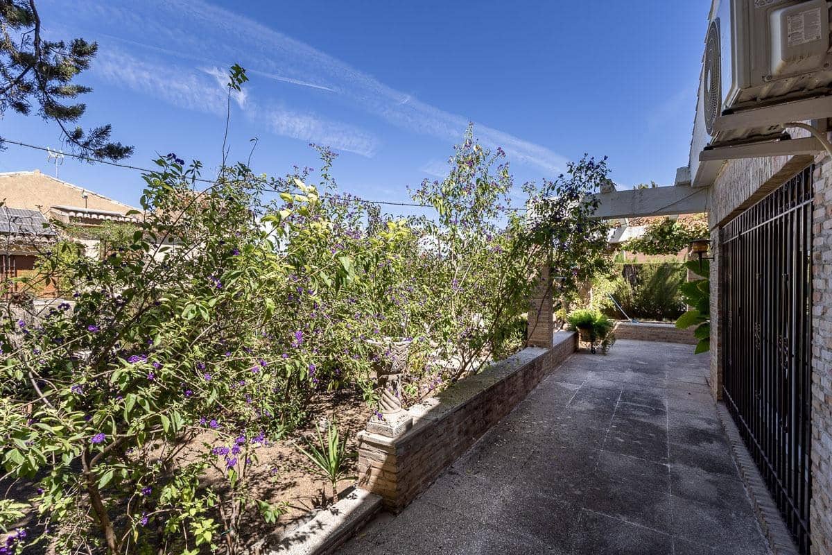 3 bedroom Villa for sale in La Zubia with pool garage - € 330,000 (Ref: 9434333)