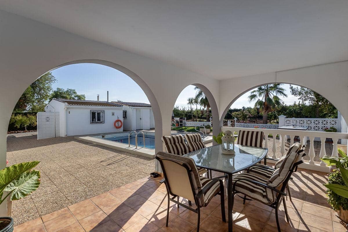 4 bedroom Villa for sale in Moraleda de Zafayona with pool garage - € 279,000 (Ref: 9434335)