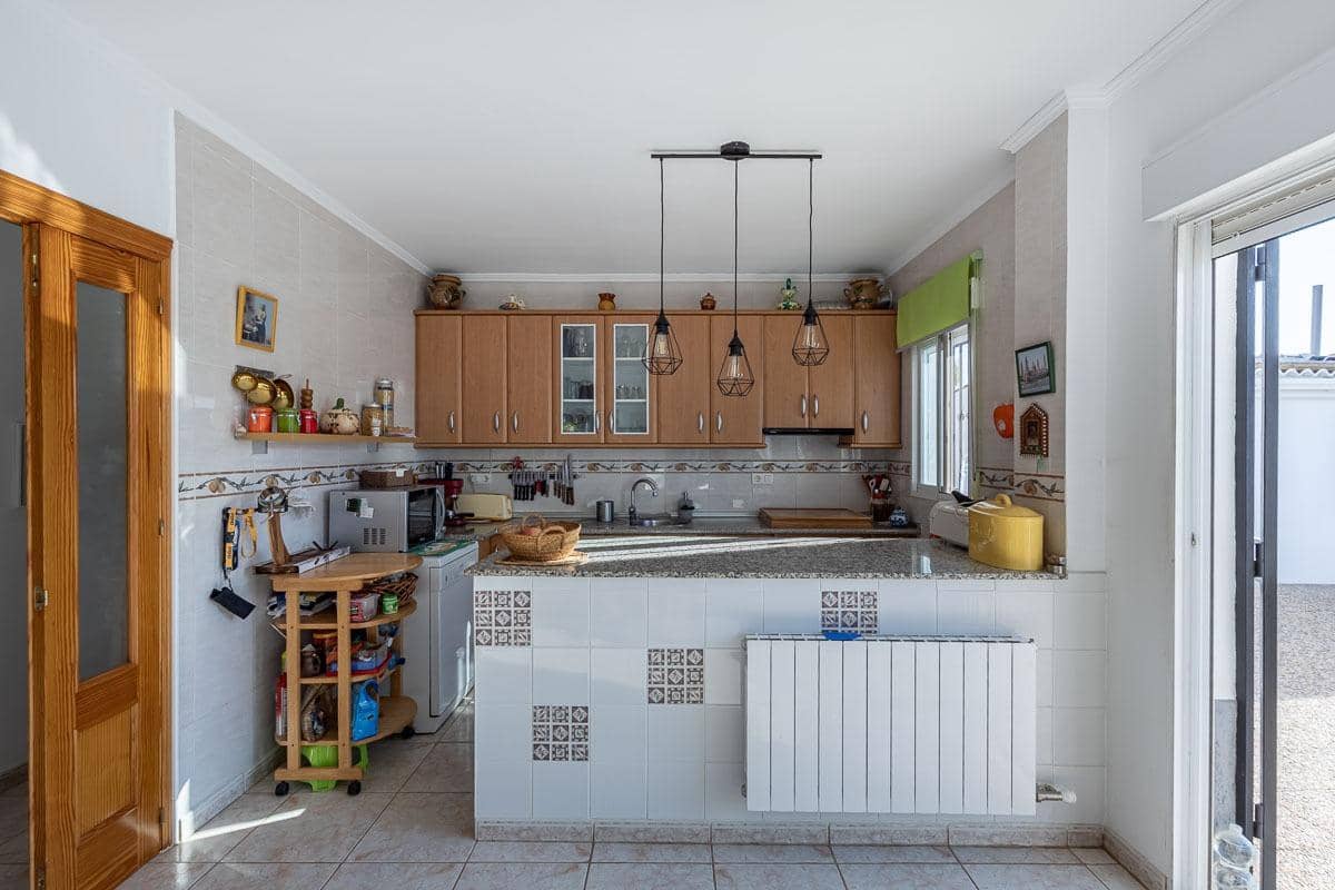 4 bedroom Villa for sale in Moraleda de Zafayona with pool garage - € 279,000 (Ref: 9434335)